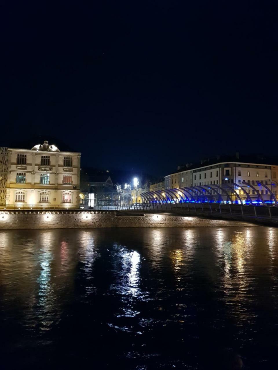 Nid Douillet Au Centre Ville Épinal Buitenkant foto